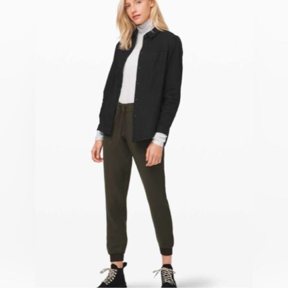 Lululemon Women’s Full Day Ahead Shirt Flannel Button Down Size 8 Black Relaxed - Picture 1 of 11